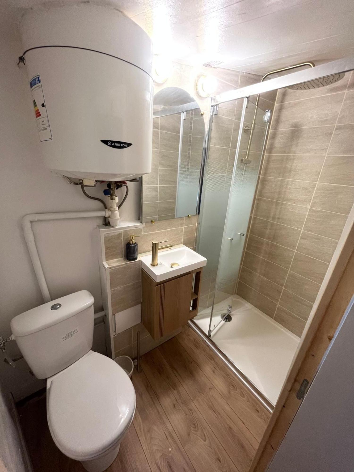 Sous Les Toits Du Parvis Apartment Niort Luaran gambar